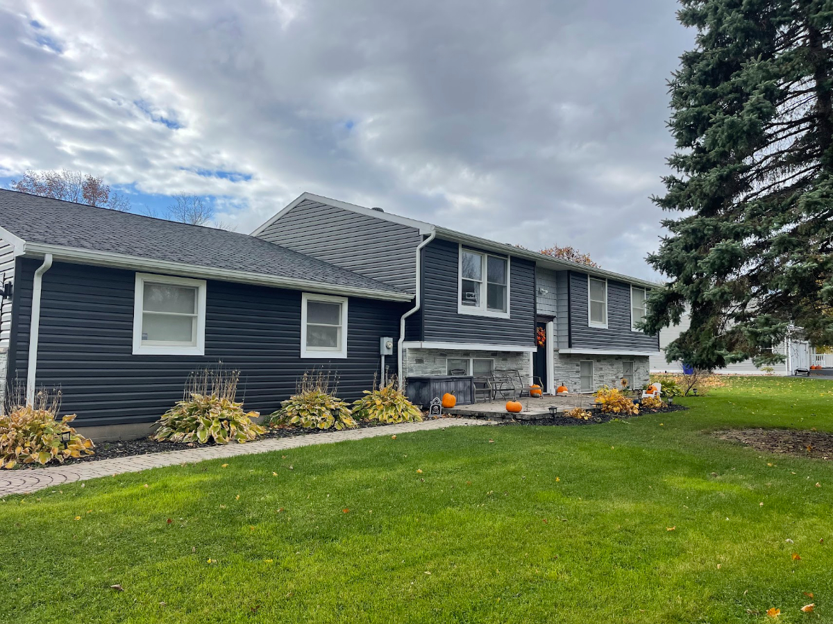 Fully furnished house-Master Suite w/private bath - Photo 1