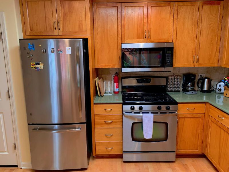 Quiet Westside Retreat: 2BR/2BA Detached Home, Walk or Bike Everywhere. - Photo 6