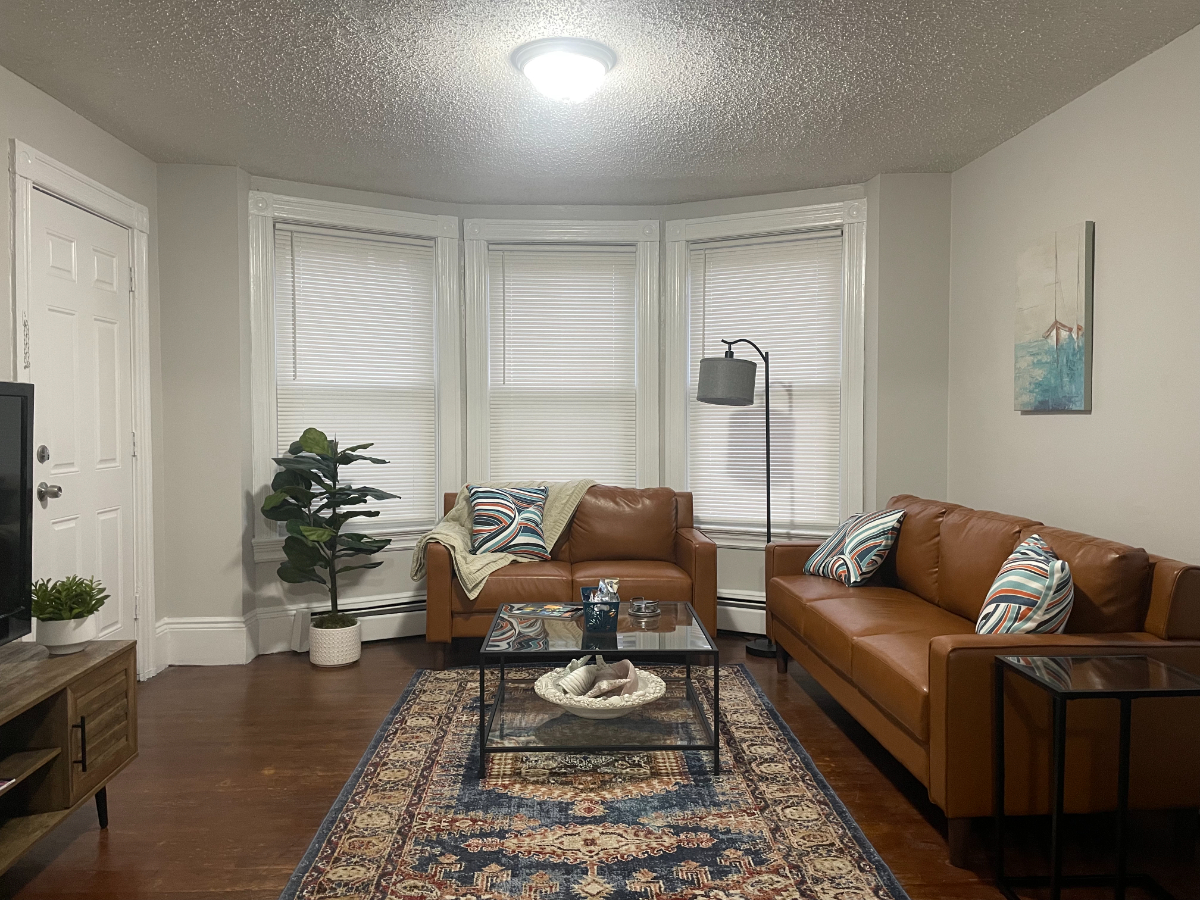 Sunny 1st floor apartment
