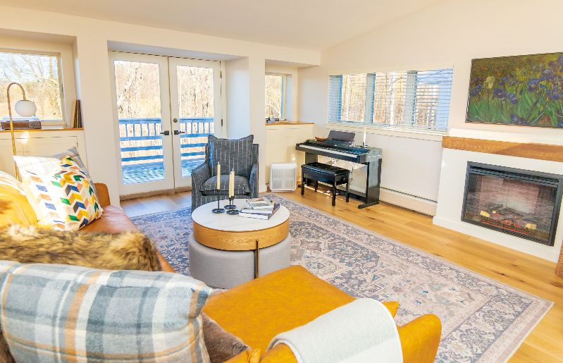 Modern Lux Villa with Amazing Views and Fireplace/ Pet Friendly - Photo 2