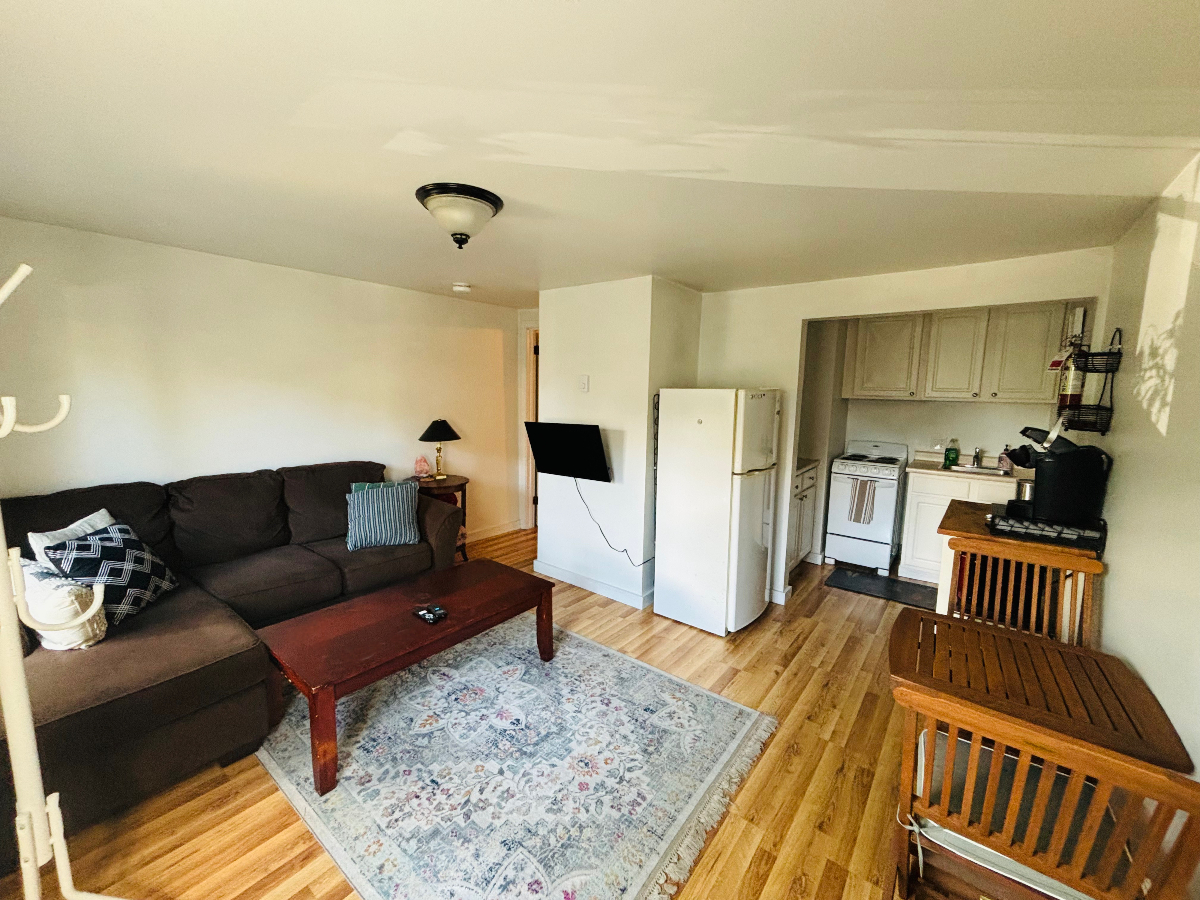 1-Bedroom Close to Downtown & Waterfront (101F) - Photo 2