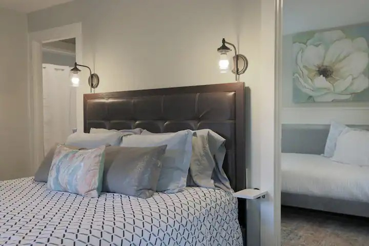 1-Bedroom Close to Downtown & Waterfront (101F) - Photo 1