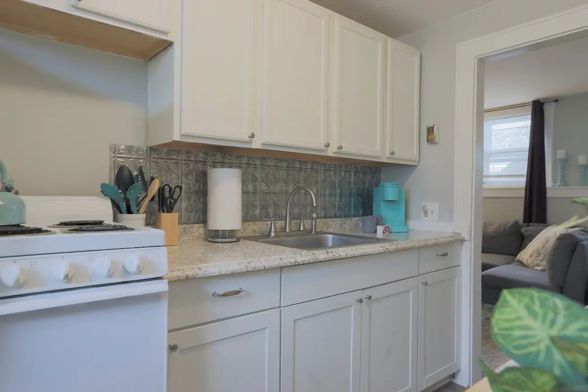 1-Bedroom Close to Downtown & Waterfront (101F) - Photo 6