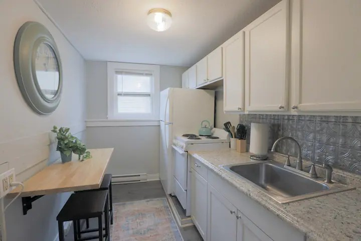 1-Bedroom Close to Downtown & Waterfront (101F) - Photo 7