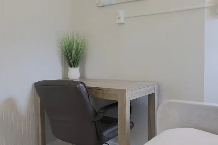 1-Bedroom Close to Downtown & Waterfront (101F) - Photo 2