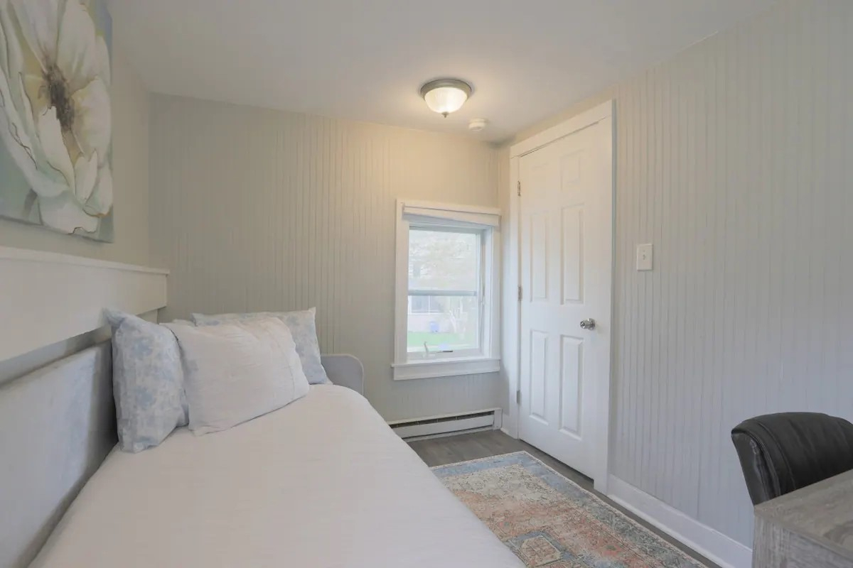1-Bedroom Close to Downtown & Waterfront (101F) - Photo 9