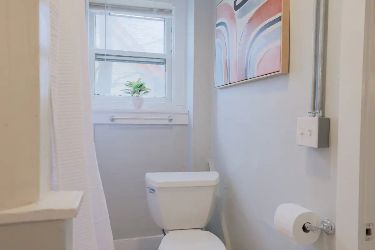 1-Bedroom Close to Downtown & Waterfront (101F) - Photo 12