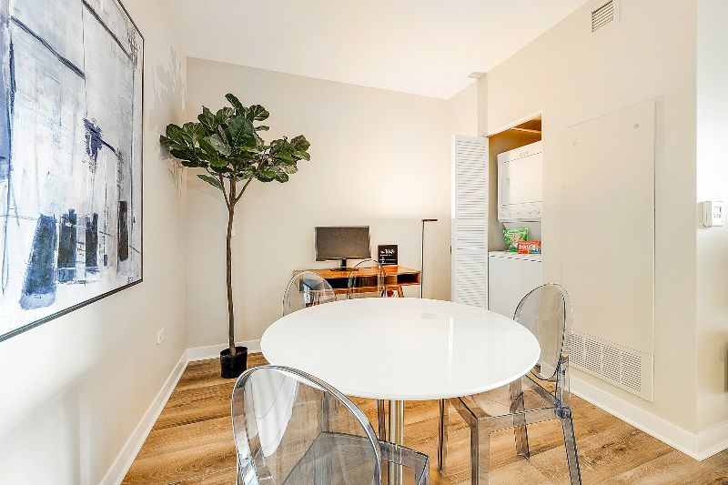 Fully furnished Luxury Condo, Designated Workspace, Walk to Everything - Photo 4