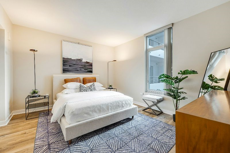 Fully furnished Luxury Condo, Designated Workspace, Walk to Everything - Photo 2