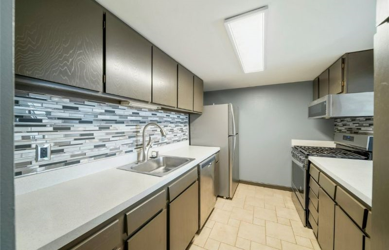 LUXURY 1 BR / 5th FLOOR STUNNER