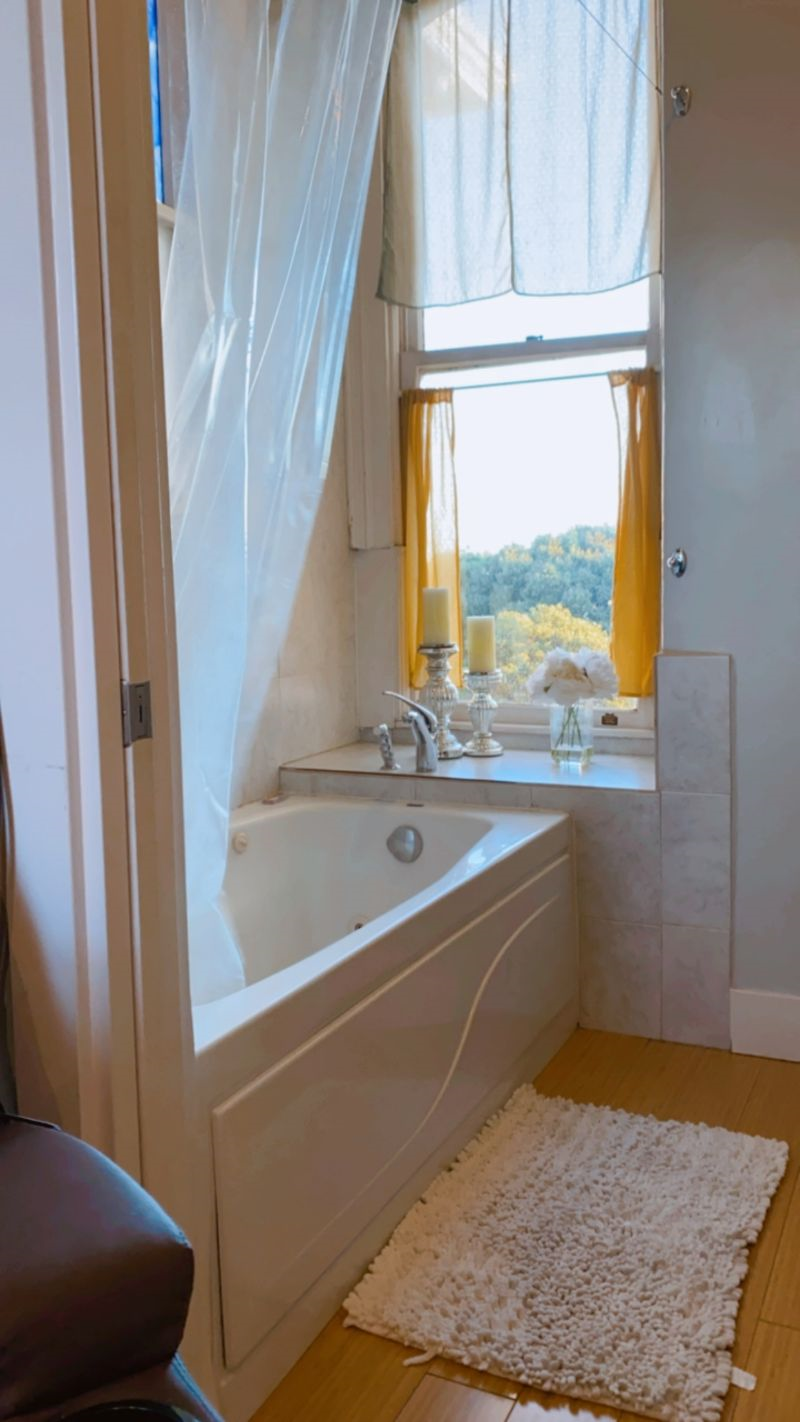 Romantic Studio, Huge Tub w/Views, Massage Chair, 2 Closets, Bamboo Flrs - Photo 1