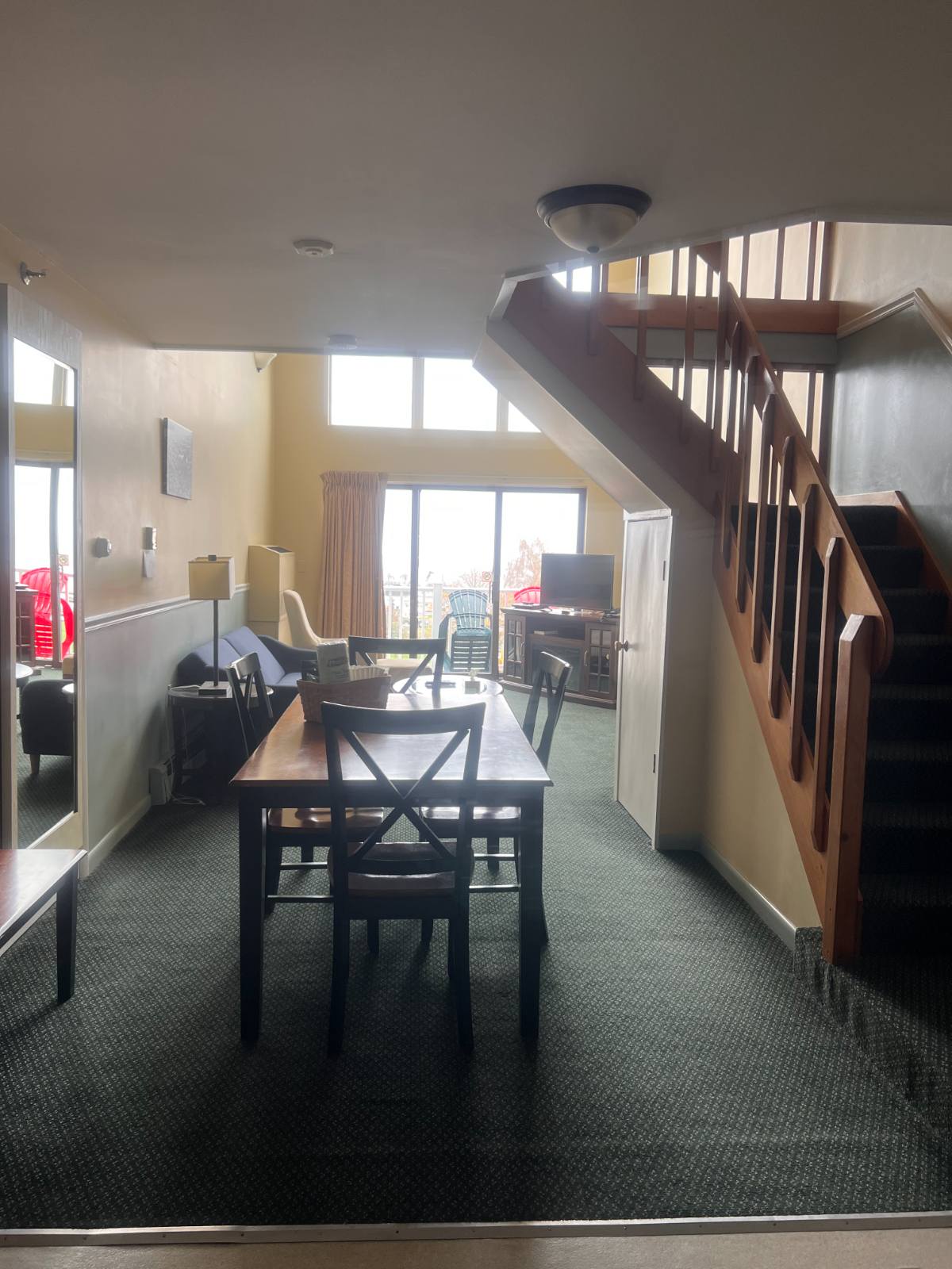 2 Level CONDO with Full Kitchen