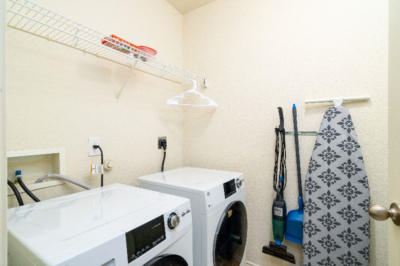 Cheerful 3 Bedroom Home Near Randolph AFB - Photo 9