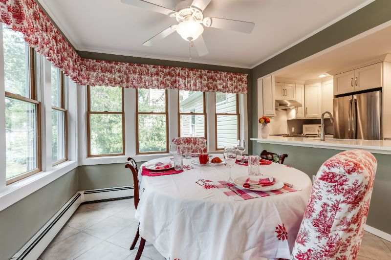 Cozy Cottage in Bellport Village, New York - Photo 10