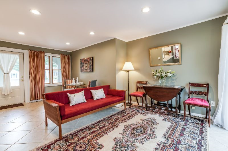 Cozy Cottage in Bellport Village, New York - Photo 7