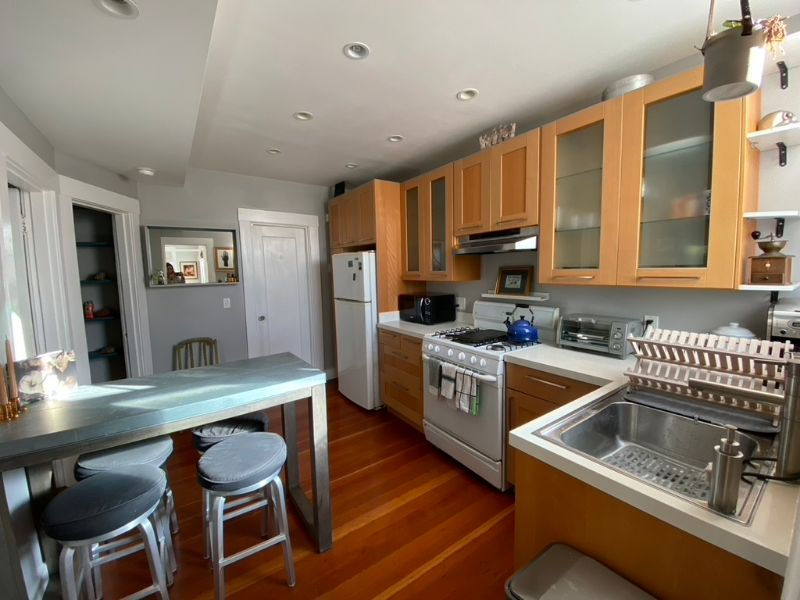 Quiet Private Home with Expansive Views - Photo 6
