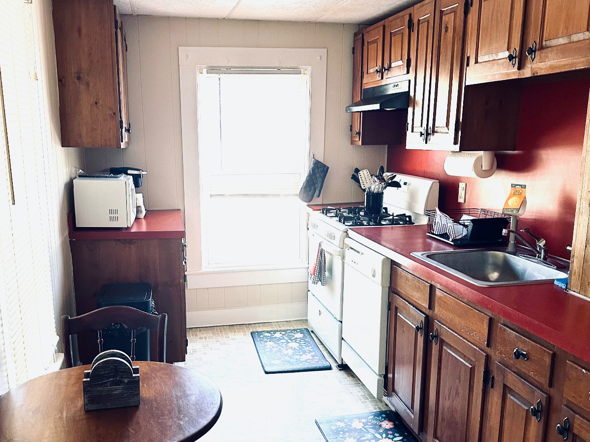 Charming 1 BR Short Walk to Downtown Glens Falls - Photo 4