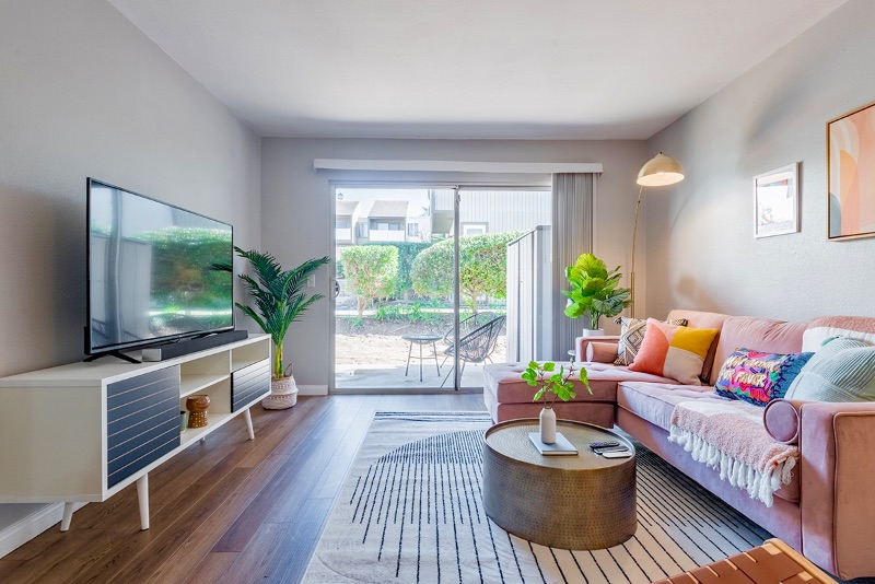 Adorable 2 bd 2ba Condo, central to everything - Photo 3