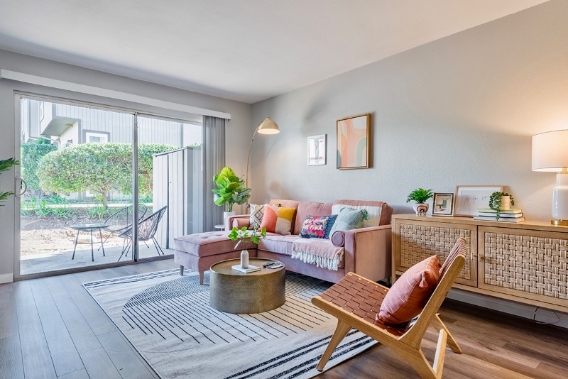 Adorable 2 bd 2ba Condo, central to everything - Photo 2