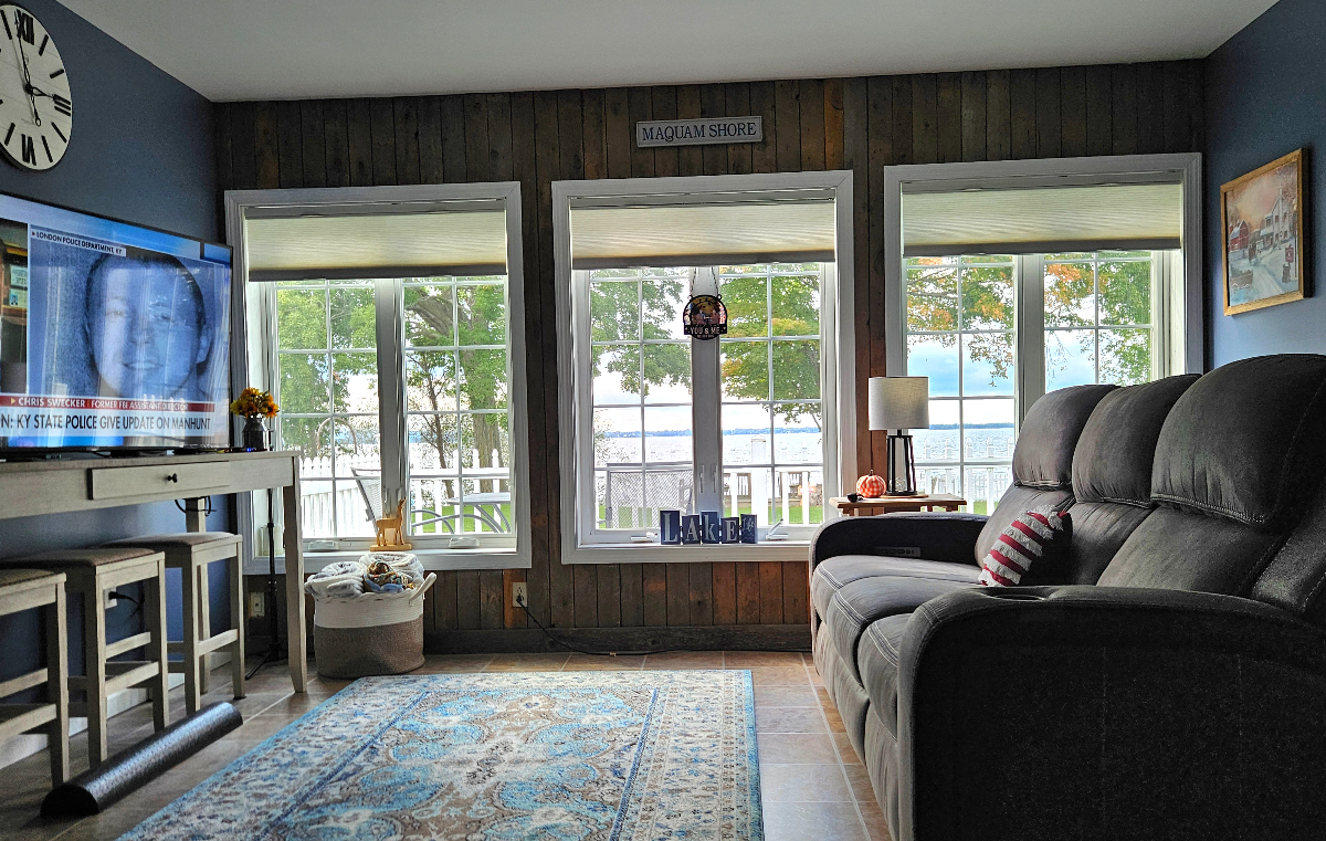 Lovely Lakehouse Home - Photo 5