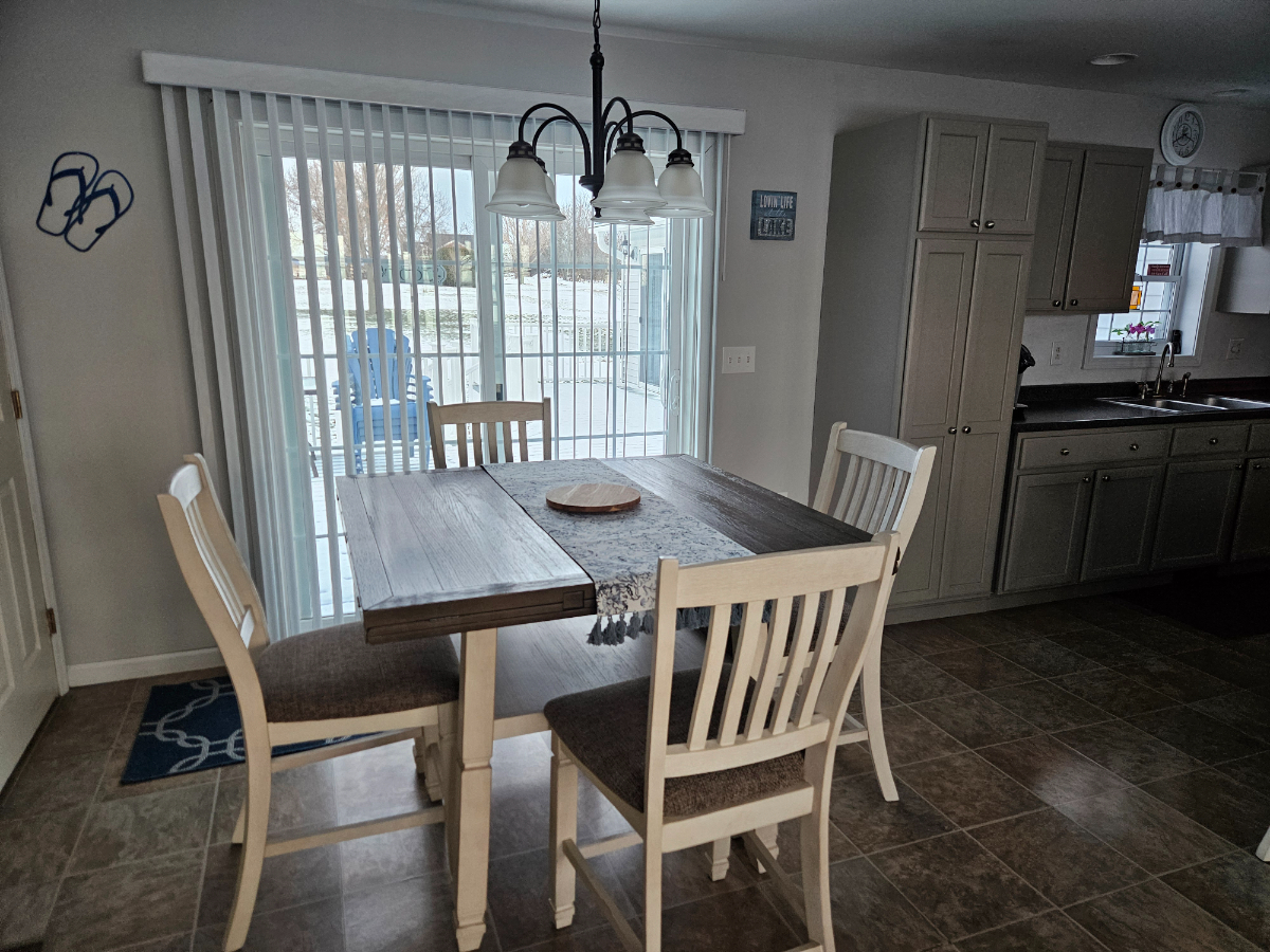 Lovely Lakehouse Home - Photo 3