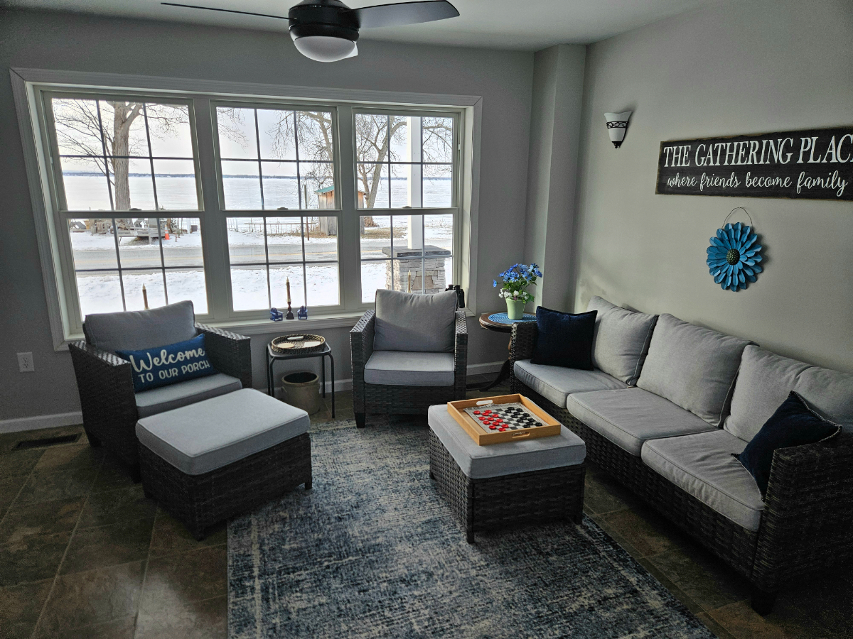 Lovely Lakehouse Home - Photo 2