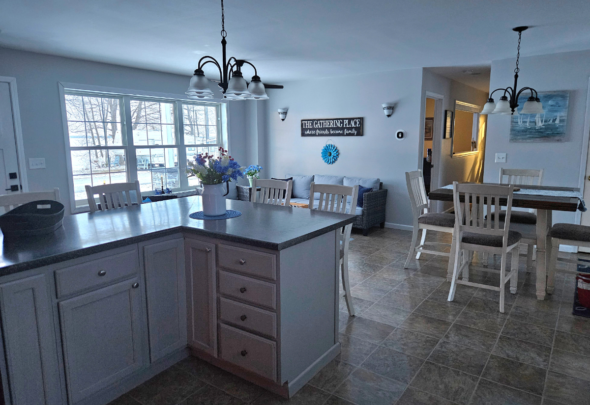 Lovely Lakehouse Home - Photo 1
