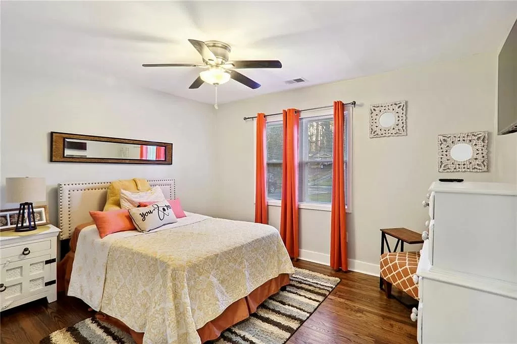 Home to Your Cozy Oasis in West End Atlanta A Room in a