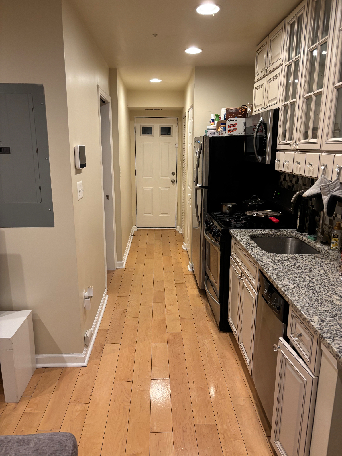 Newly Renovated 2BR 2BA Duplex in the heart of H ST NE DC. Traveling Nurses and Traveling Profession - Photo 4