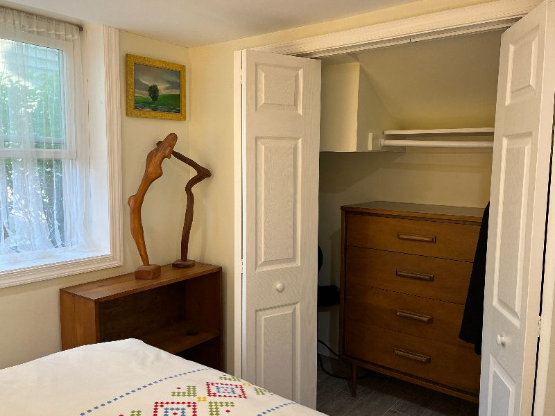 Quiet Sunny 1-BR Bsmt Apt in Woodridge neighborhood - Photo 10