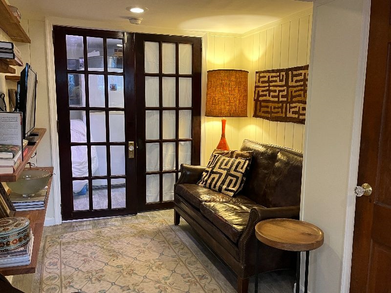 Quiet Sunny 1-BR Bsmt Apt in Woodridge neighborhood - Photo 7