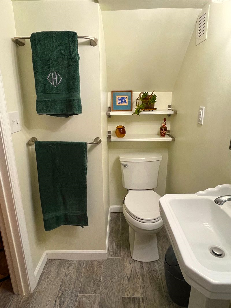 Quiet Sunny 1-BR Bsmt Apt in Woodridge neighborhood - Photo 12