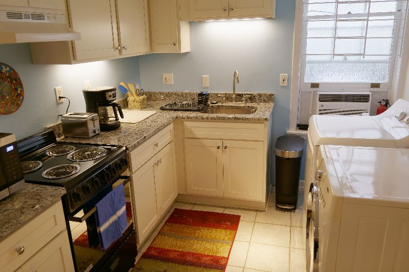 Private Apartment in Quiet Uptown Neighborhood - Photo 11