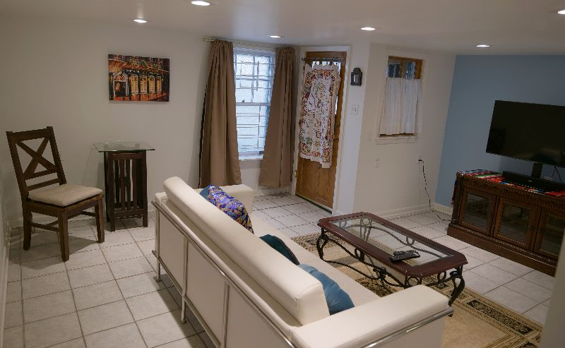 Private Apartment in Quiet Uptown Neighborhood - Photo 3