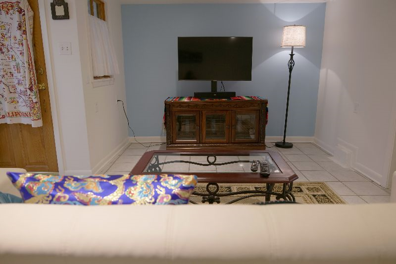 Private Apartment in Quiet Uptown Neighborhood - Photo 2