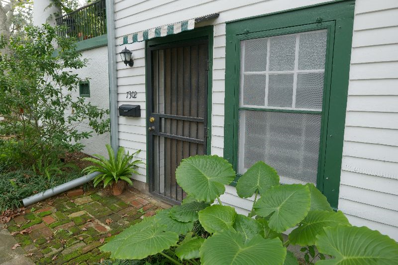 Private Apartment in Quiet Uptown Neighborhood