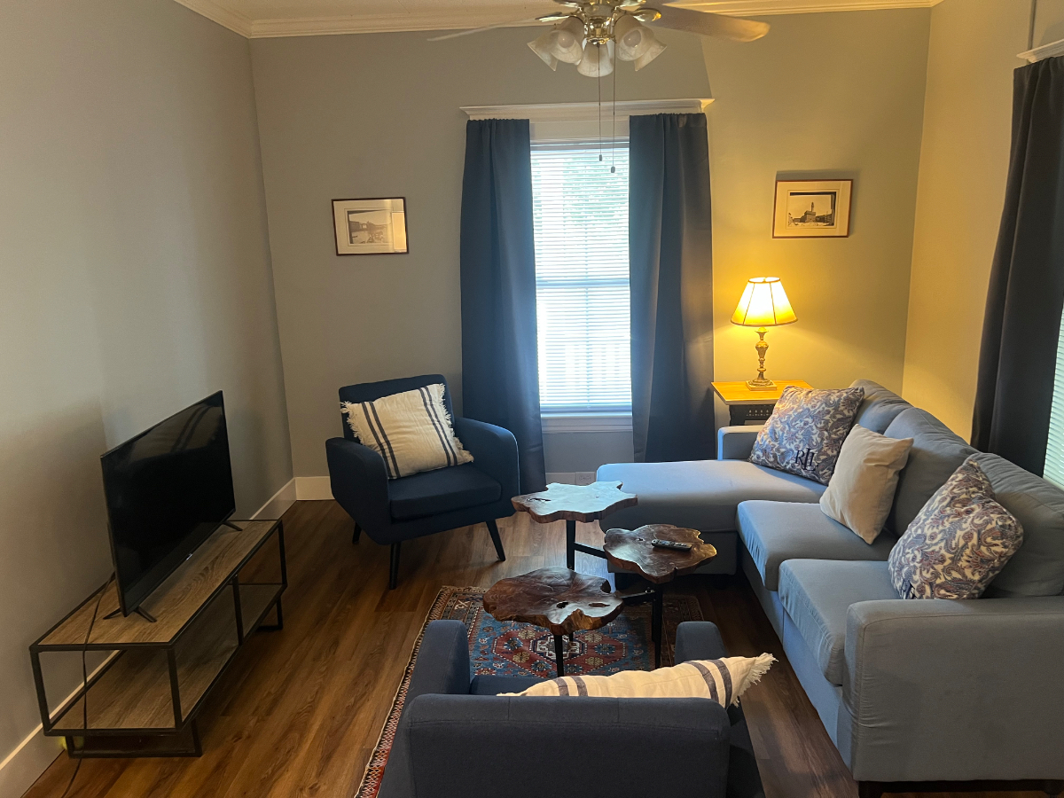Large one bedroom apartment in the South End - Photo 10