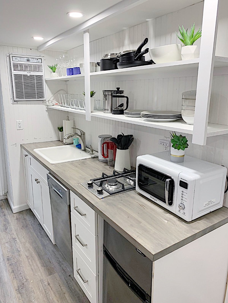Beautiful Garden Access Apartment - Photo 11