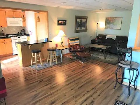 Cozy Conveniently Located Hudson Valley Apartment - Photo 8