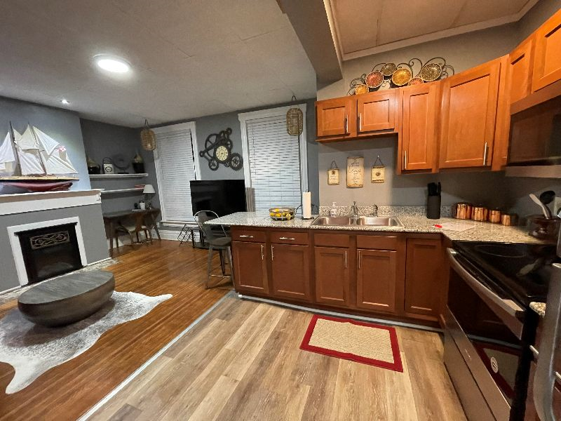 1BR/1BA Furnished | 7 min URMC, 5 min Highland | All Utilities Included | Office, Parking, Laundry - Photo 4