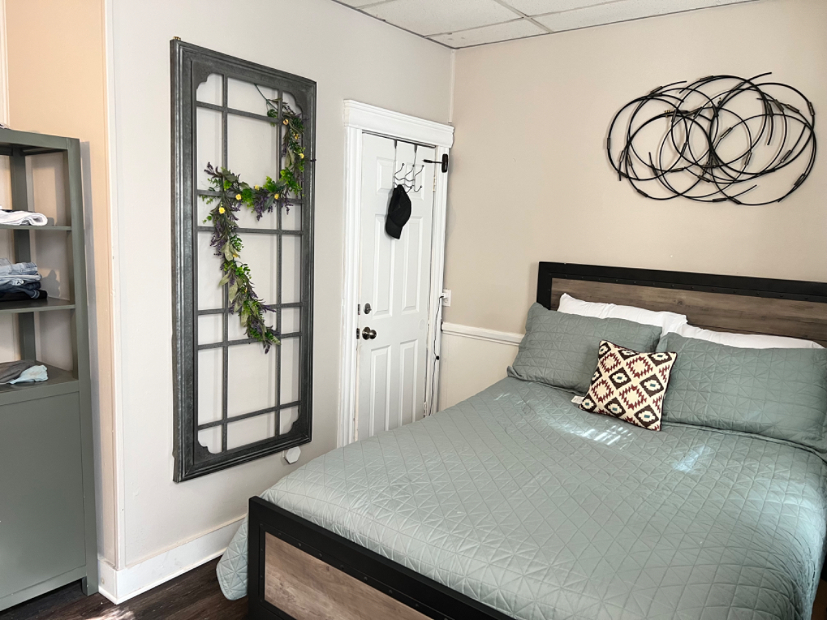 1BR/1BA Furnished | 7 min URMC, 5 min Highland | All Utilities Included | Office, Parking, Laundry - Photo 10