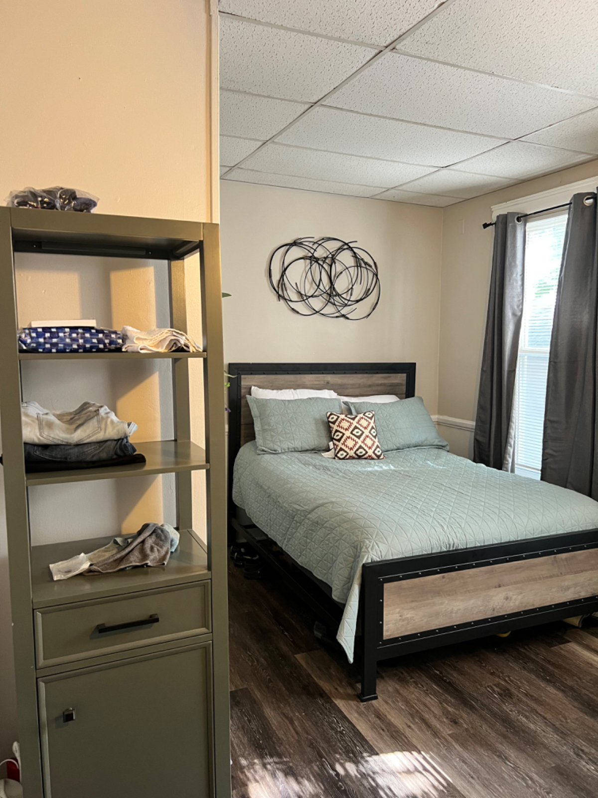 1BR/1BA Furnished | 7 min URMC, 5 min Highland | All Utilities Included | Office, Parking, Laundry - Photo 9