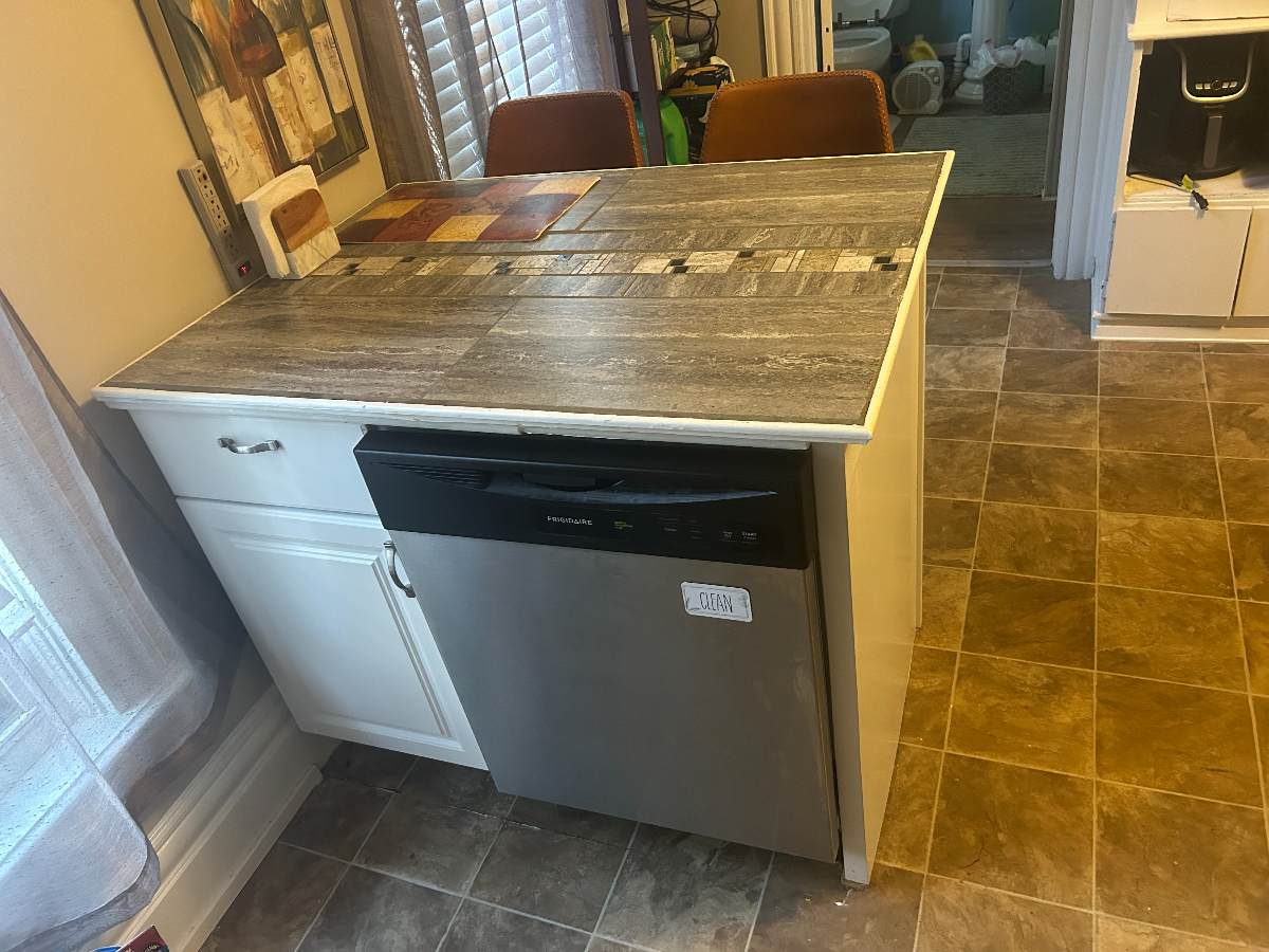 1BR/1BA Furnished | 7 min URMC, 5 min Highland | All Utilities Included | Office, Parking, Laundry - Photo 3