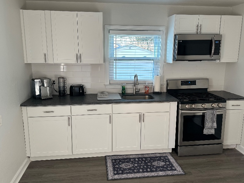 Cozy Half Duplex Close to Downtown, hospitals, Shopping - Photo 8