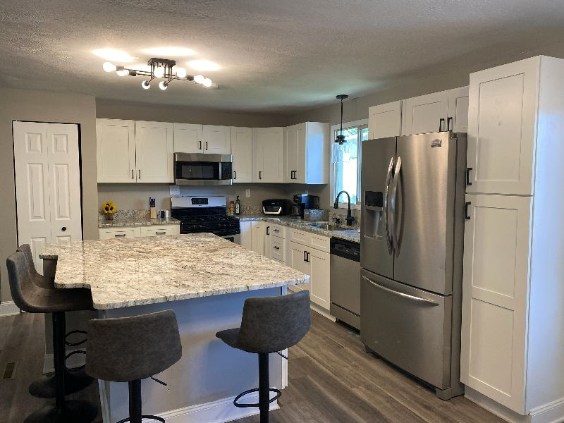 Newly Updated House - Walking Distance to Hospitals! - Photo 4