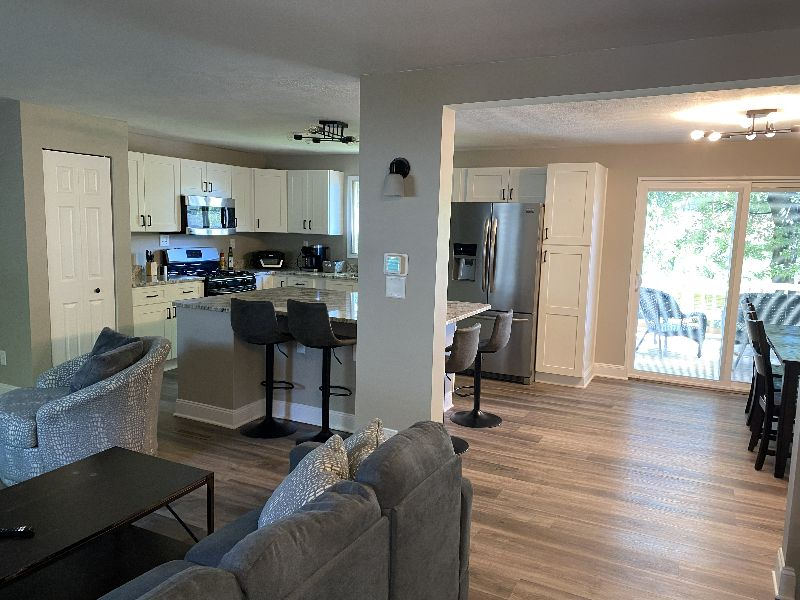 Newly Updated House - Walking Distance to Hospitals! - Photo 2