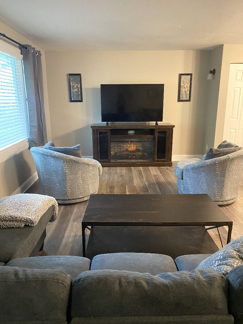 Newly Updated House - Walking Distance to Hospitals! - Photo 3