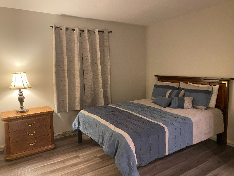 Newly Updated House - Walking Distance to Hospitals! - Photo 11