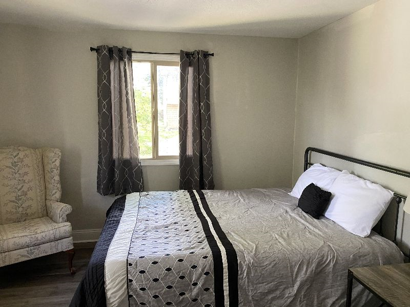 Newly Updated House - Walking Distance to Hospitals! - Photo 10