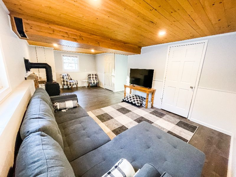 Comfy Renovated Saratoga Home Close to Track and SPAC - Photo 2